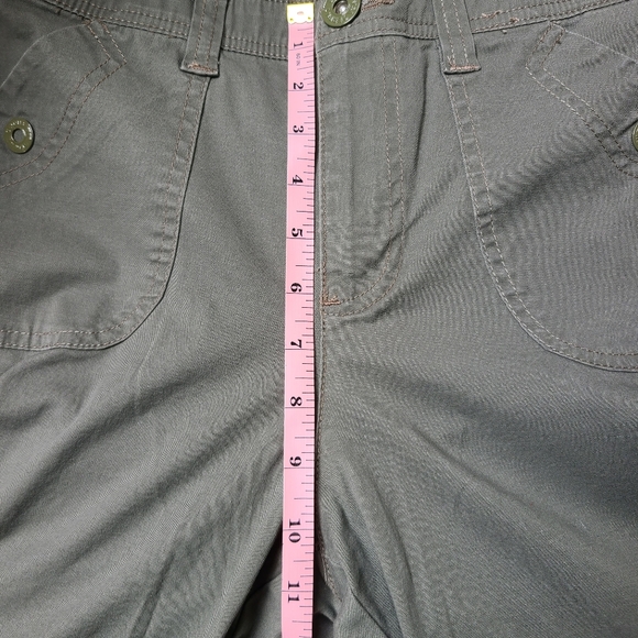 Gloria Vanderbilt Anya Capri Cargo Pants. Sage Green Size 8 - Picture 13 of 14